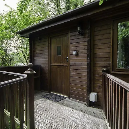 Fieldfare With Hot-tub *