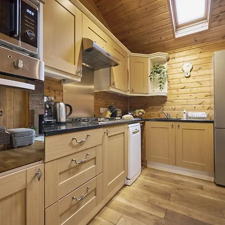 Fieldfare With Hot-tub