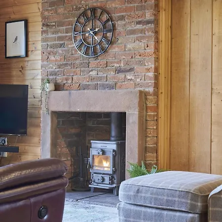 Fieldfare With Hot-tub كارلايل